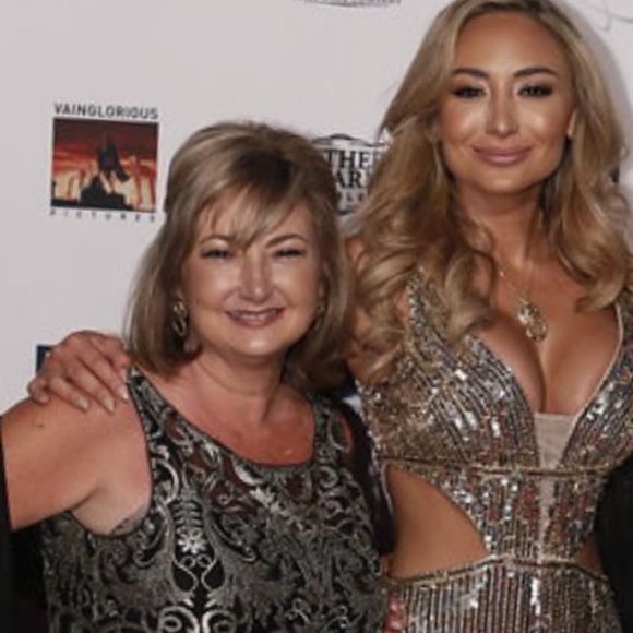 Meet your Posher, Lauren - Picture 1 of 1